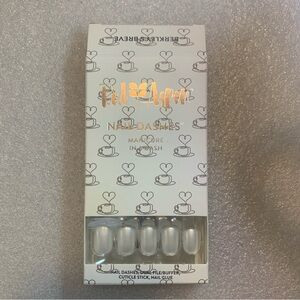 Pal Aspen White Press-On Nails – Natural White Nail Dashes